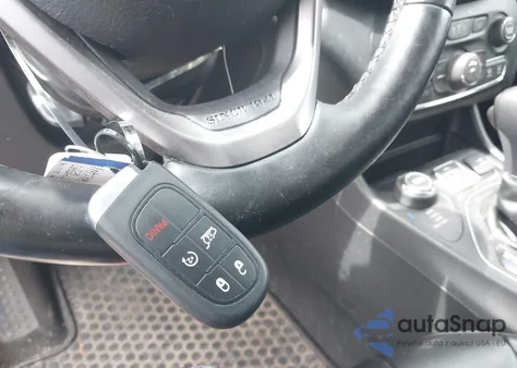 2020 Jeep Cherokee Latitude Plus 4X4 from USA, damaged, VIN 1C4PJMLB1LD569548